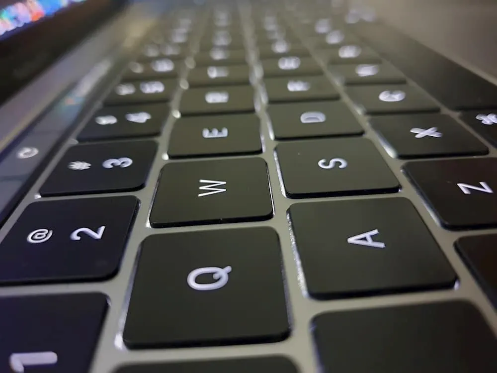Close-up MacBook-toetsenbord – Hoe ziet de overeenkomst eruit?