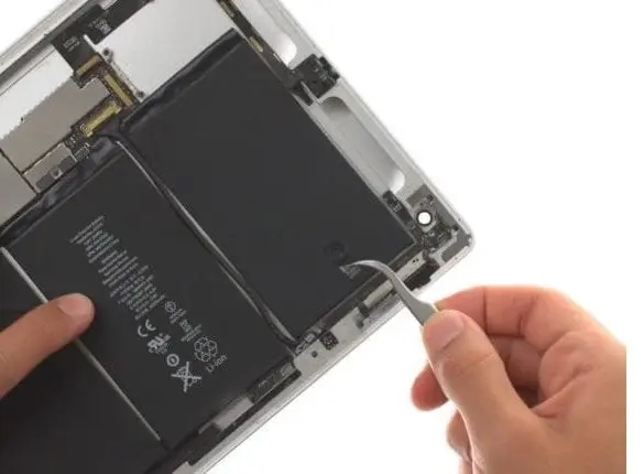 MacBook-accu tijdens vervanging – Machelp batterijvervangingsservice