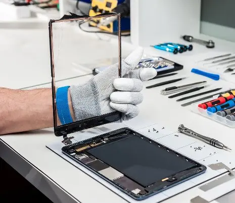Apple iPad geopend voor schermreparatie – Machelp iPad reparatieservice