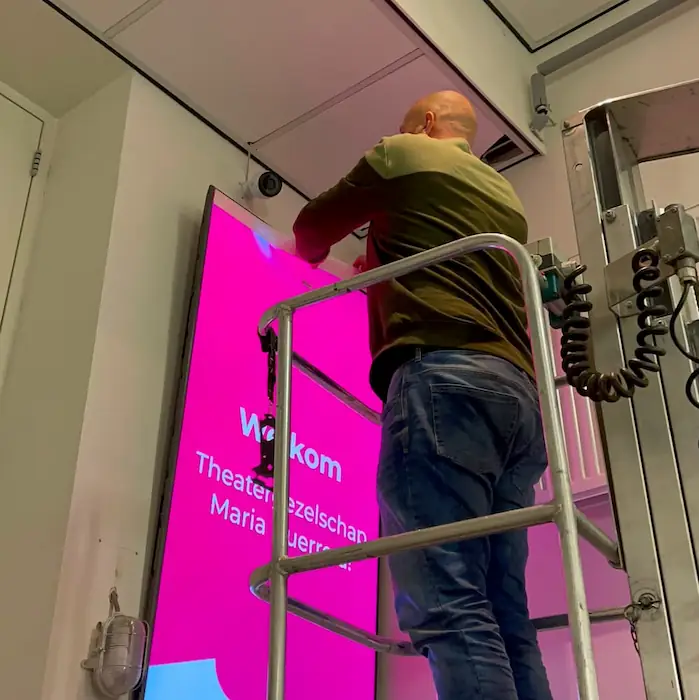 narrowcasting Installatie door dennis van machelp
